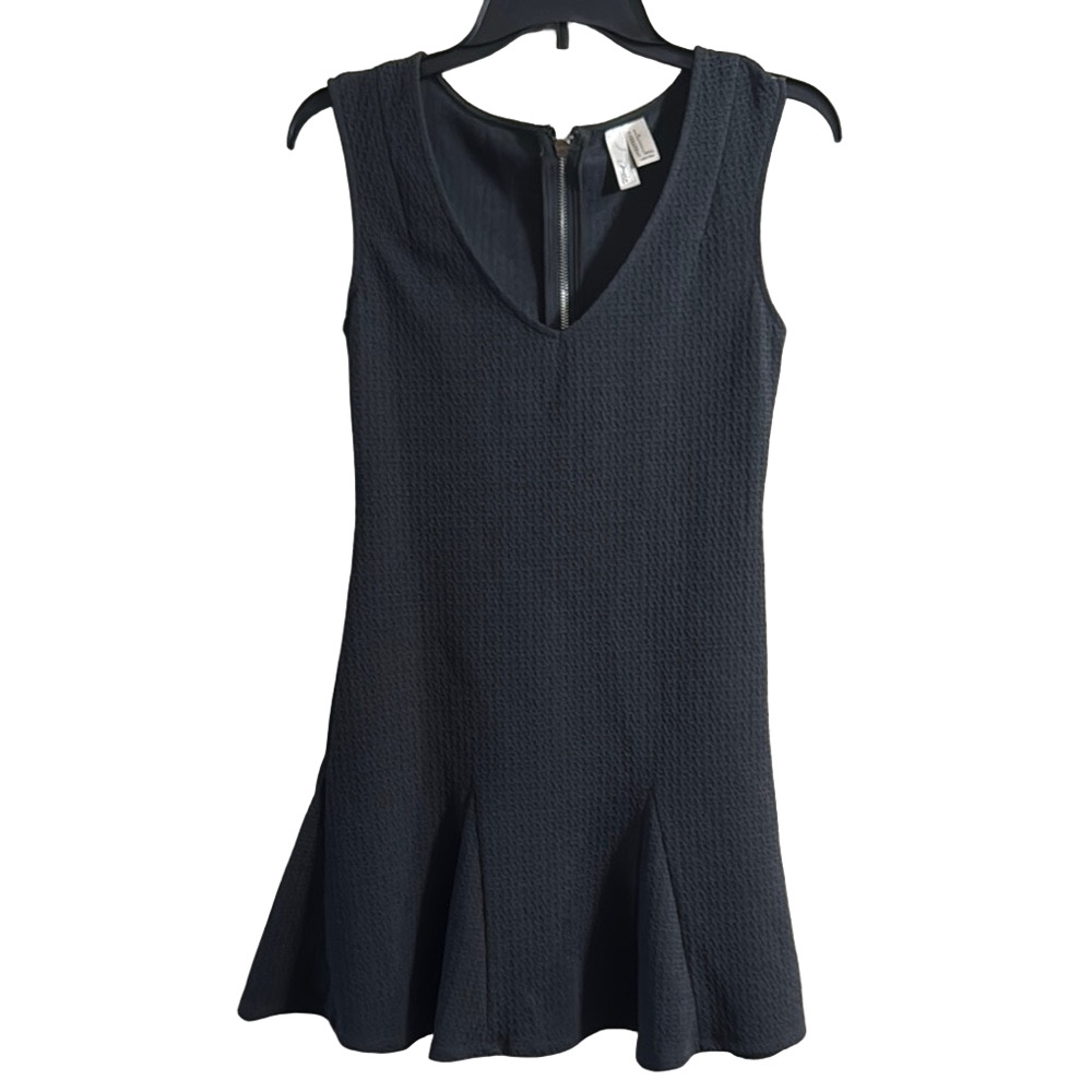 Forever 21  Black Sleeveless V-Neck Sheath Dress